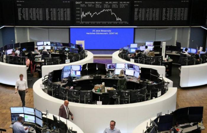 الأسهم الأوروبية تعمق خسائرها وتهبط 4 % بعد «رسوم الصين» الجديدة الأسهم الأوروبية تعمق خسائرها وتهبط 4 % بعد «رسوم الصين» الجديدة