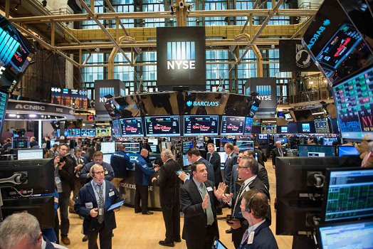 الأسواق الأمريكية تشهد تراجعًا طفيفًا وسط حذر المستثمرين مع انطلاق موسم نتائج الأعمال
