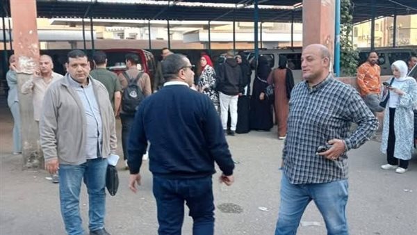 الأشموني: التصدي لأي محاولة لإحتكار المواد البترولية واستغلال المواطنين بمواقف سيارات الأجرة الأشموني: التصدي لأي محاولة لإحتكار المواد البترولية واستغلال المواطنين بمواقف سيارات الأجرة