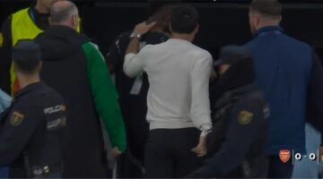 الأمور تزداد اشتعالًا.. مناوشات بين كارفاخال وساكا في مباراة ريال مدريد وآرسنال