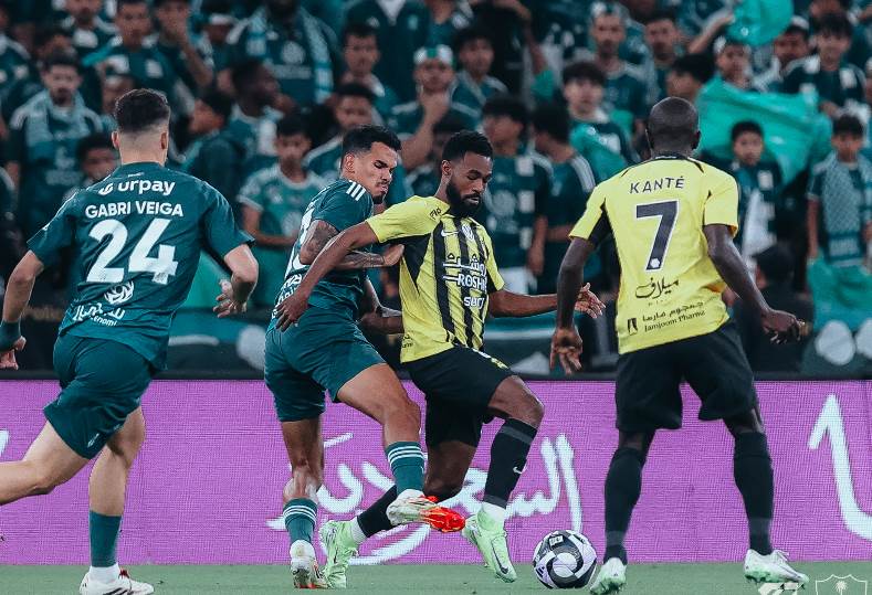 الأهلي في مهمة اقتحام المربع الذهبي على حساب الرائد بدوري روشن الأهلي في مهمة اقتحام المربع الذهبي على حساب الرائد بدوري روشن