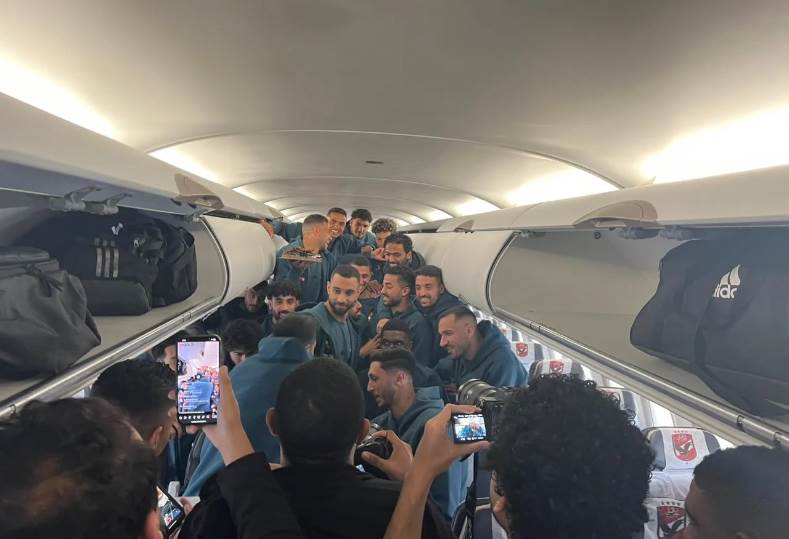الأهلي يحل أزمة الطائرة الخاصة لرحلة جنوب أفريقيا “خاص” الأهلي يحل أزمة الطائرة الخاصة لرحلة جنوب أفريقيا “خاص”