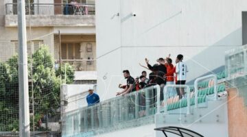 الأهلي يكشف لـ”كورة بلس” سبب إدارة ديميتري ليبوف مباراة البنك من المدرجات