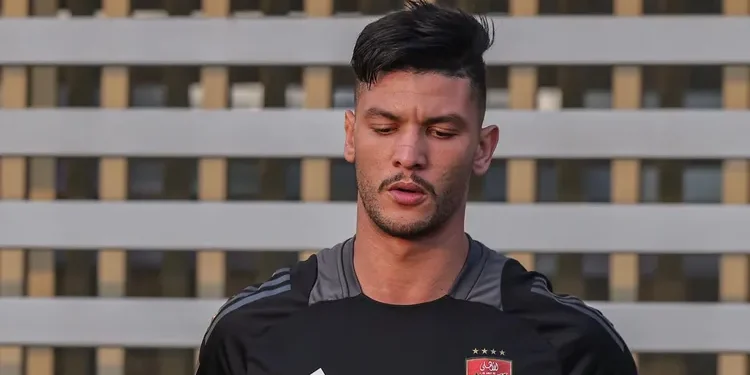 الأهلي ينهي خطوات سفر بن شرقي وثلاثي الفريق لمواجهة صن داونز الأهلي ينهي خطوات سفر بن شرقي وثلاثي الفريق لمواجهة صن داونز