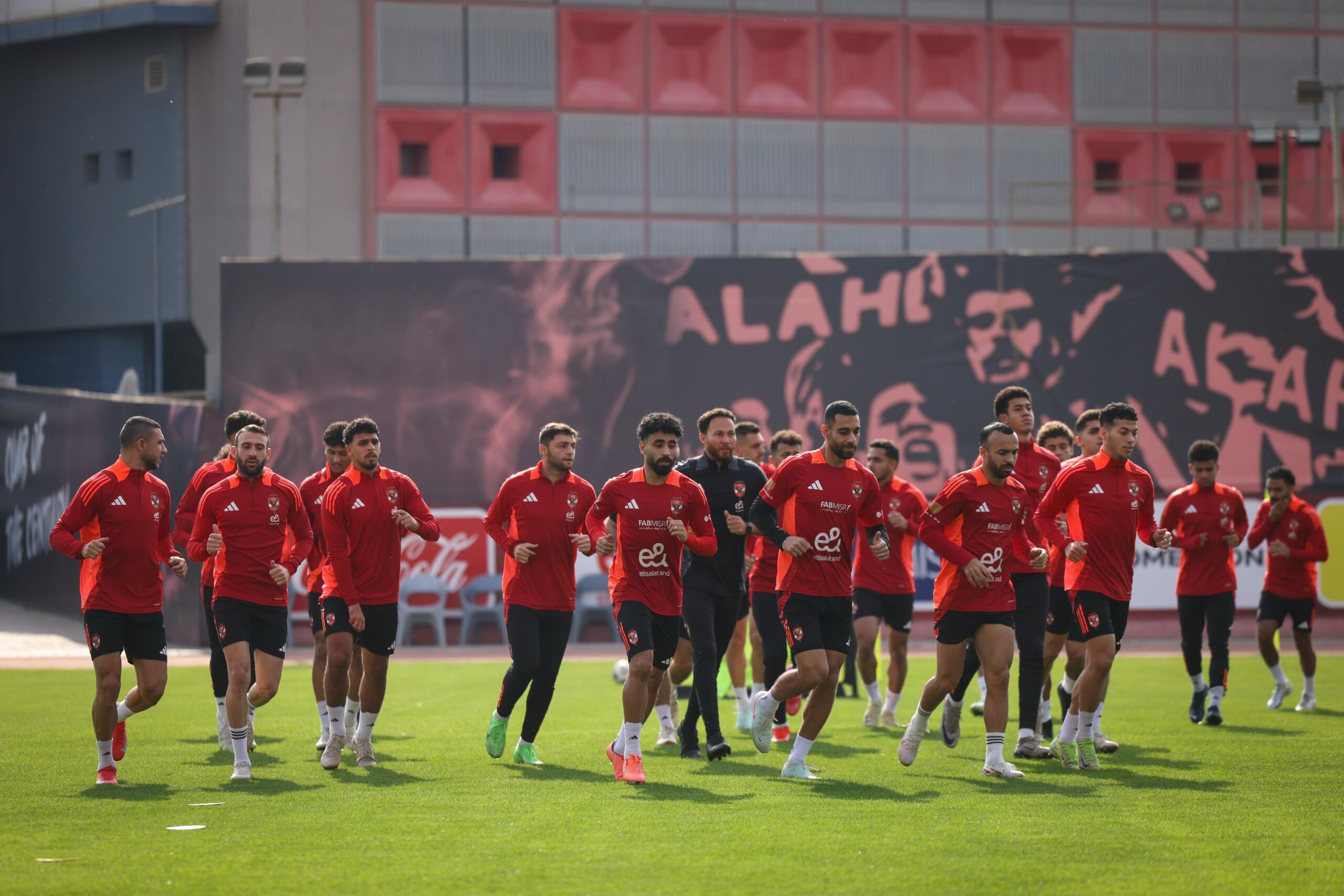 الأهلي يوقع عقوبات على لاعبيه تتخطى 400 ألف جنيه بعد الخروج من دوري أبطال إفريقيا الأهلي يوقع عقوبات على لاعبيه تتخطى 400 ألف جنيه بعد الخروج من دوري أبطال إفريقيا