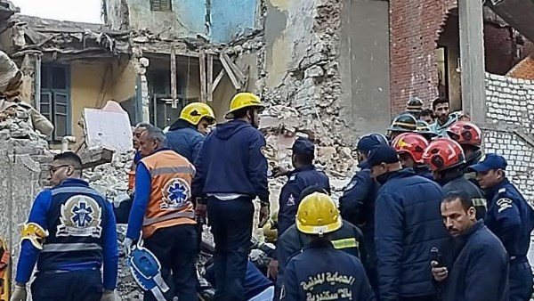 الإسكندرية .. التحفظ على مالك عقار اللبان المنهار وإحالته للنيابة الإسكندرية .. التحفظ على مالك عقار اللبان المنهار وإحالته للنيابة