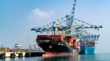 الإمارات: 5.23 تريليون درهم إجمالى تجارة السلع والخدمات مع العالم في 2024