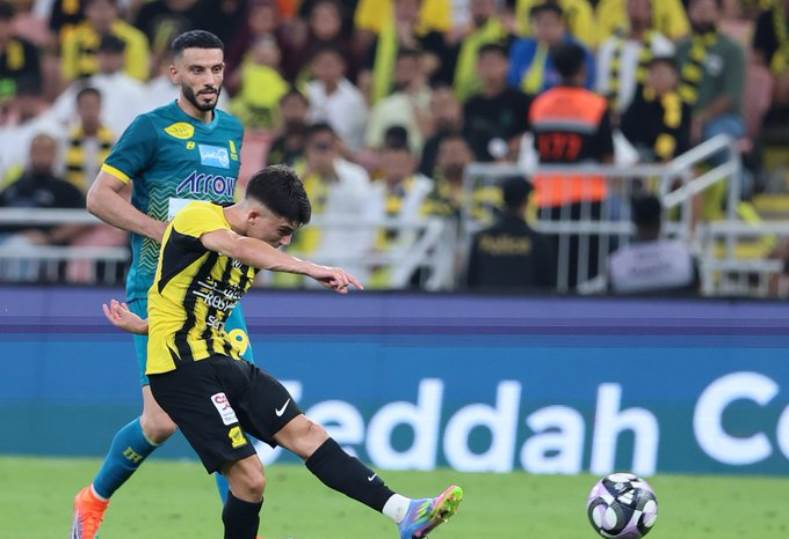 الاتحاد يفوز على العروبة بثنائية ويواصل تصدره لجدول ترتيب الدوري السعودي الاتحاد يفوز على العروبة بثنائية ويواصل تصدره لجدول ترتيب الدوري السعودي