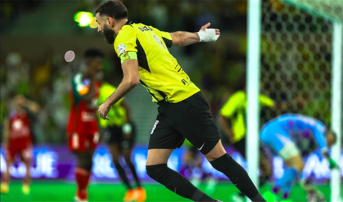 الاتحاد يهزم الاتفاق بثلاثية مثيرة ويواصل تصدر الدوري السعودي الاتحاد يهزم الاتفاق بثلاثية مثيرة ويواصل تصدر الدوري السعودي