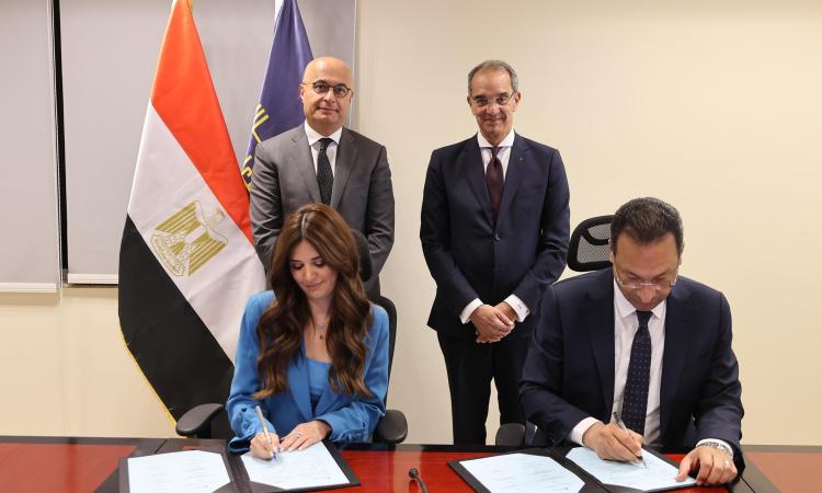 الاتصالات: توقيع مذكرة لتدريب 100 ألف شاب وموظف على تقنيات الذكاء الاصطناعي الاتصالات: توقيع مذكرة لتدريب 100 ألف شاب وموظف على تقنيات الذكاء الاصطناعي