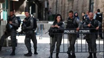 الاحتلال يداهم محالا تجارية في مدينة طولكرم وسط انتشار مكثف فيها
