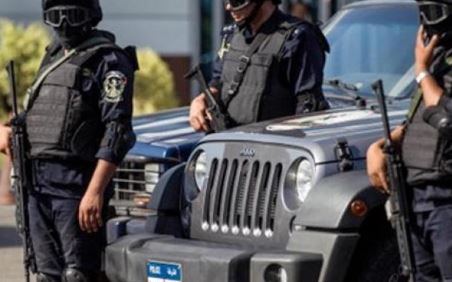 ضبط متهمين بسرقة كمية من السجائر بداخل سيارة في الهرم