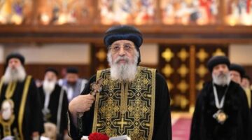 البابا تواضروس الثاني يترأس صلوات الجمعة العظيمة من الكاتدرائية المرقسية