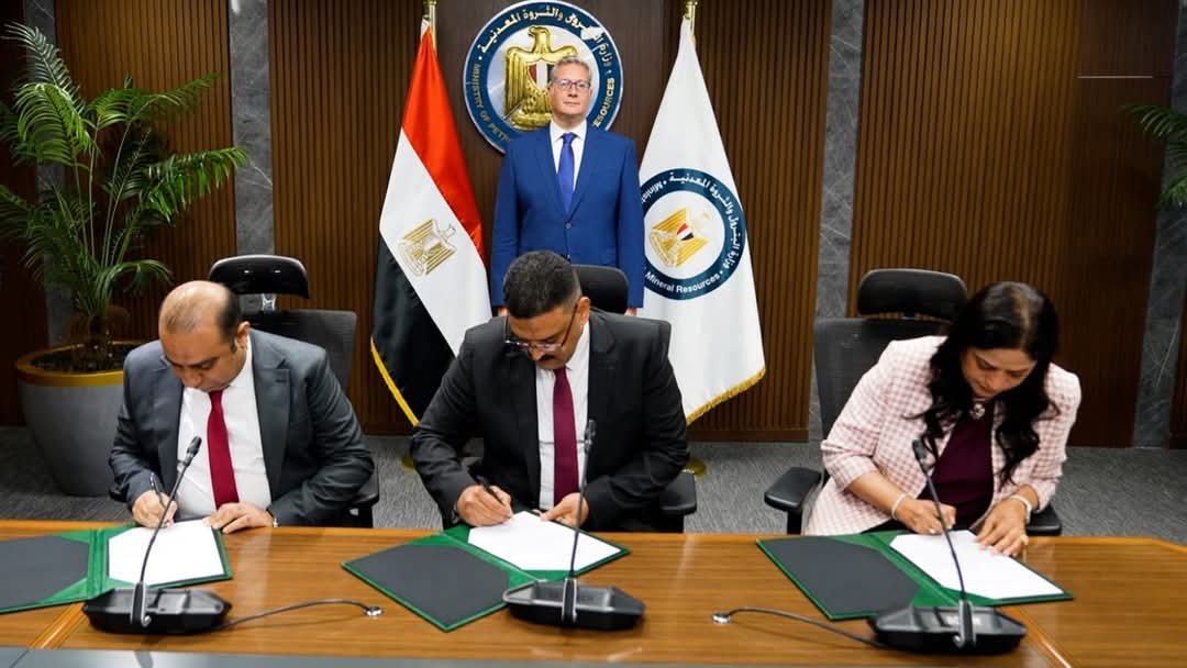 البترول توقع مع أنجلو جولد أشانتي اتفاقية لاستغلال الذهب والمعادن