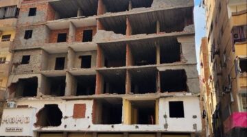 البدء في إزالة عقار مخالف بالكامل من 8 طوابق في عين شمس بالقاهرة