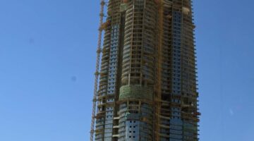 البرج الأيقوني.. حكاية أطول برج على ساحل البحر المتوسط