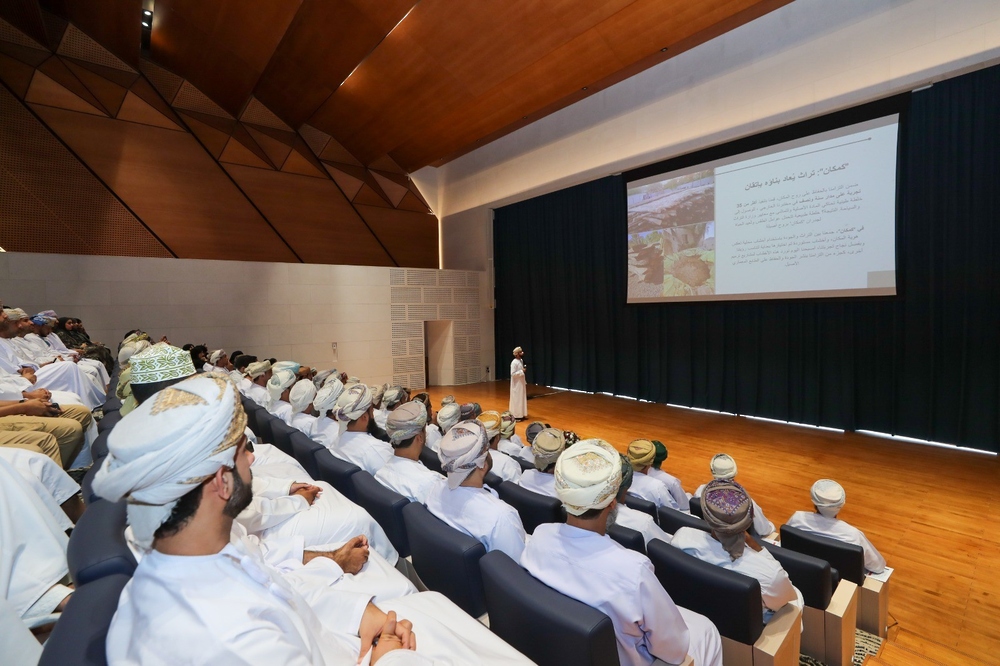 التراث والسياحة بمحافظة الداخلية تحتفي بيوم التراث العالمي التراث والسياحة بمحافظة الداخلية تحتفي بيوم التراث العالمي