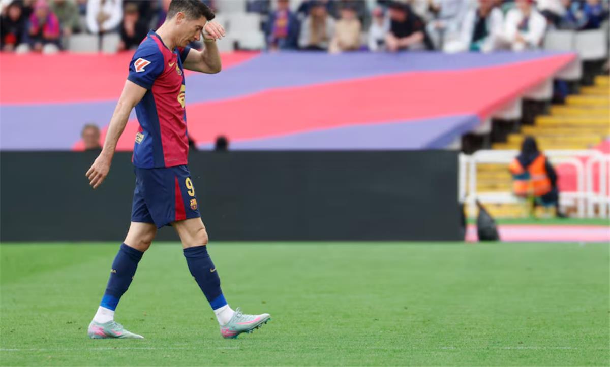 التشخيص المبدئي لإصابة ليفاندوفسكي وموقفه من كلاسيكو برشلونة وريال مدريد التشخيص المبدئي لإصابة ليفاندوفسكي وموقفه من كلاسيكو برشلونة وريال مدريد