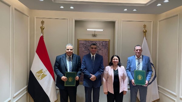 التضامن: توقيع عقود تجهيز وفرش 6 ورش للأطراف الصناعية التضامن: توقيع عقود تجهيز وفرش 6 ورش للأطراف الصناعية