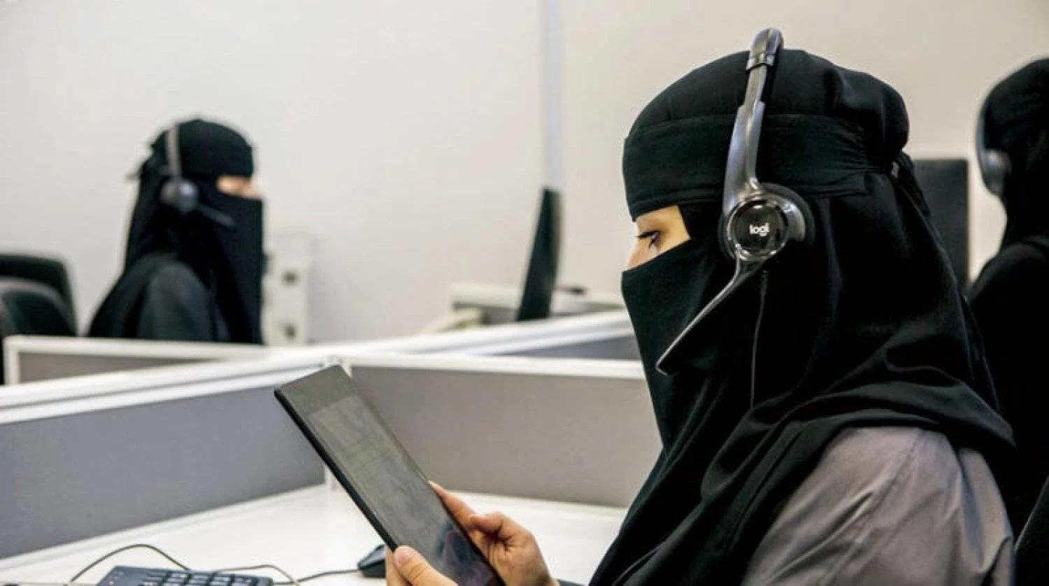 التقرير السنوي لرؤية 2030: نسبة مشاركة المرأة السعودية في سوق العمل 36% في 2024 وتم رفع المستهدف إلى 40% التقرير السنوي لرؤية 2030: نسبة مشاركة المرأة السعودية في سوق العمل 36% في 2024 وتم رفع المستهدف إلى 40%