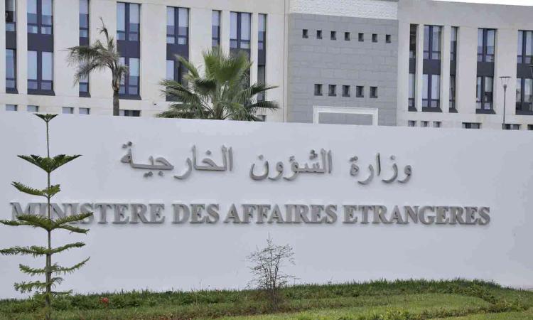 الجزائر تحتج "بشدة" على احتجاز أحد موظفيها القنصليين في فرنسا الجزائر تحتج "بشدة" على احتجاز أحد موظفيها القنصليين في فرنسا