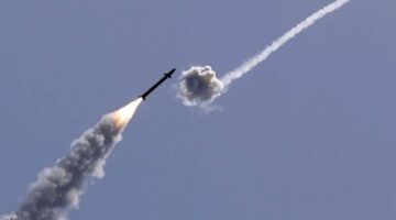 الجيش الإسرائيلي يعترض 3 صواريخ أطلقت من غزة وحصيلة شهداء الحرب الدامية على القطاع تقترب من الـ 60 الفا