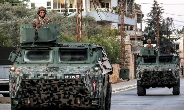 الجيش اللبناني يعلن استشهاد 3 من عناصره جراء انفجار ذخائر بمحافظة النبطية الجيش اللبناني يعلن استشهاد 3 من عناصره جراء انفجار ذخائر بمحافظة النبطية
