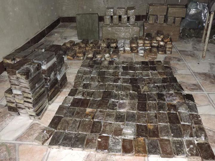 بمليون جنيه.. ضبط متهمين بحيازة 12.5 كيلو حشيش في الإسكندرية بمليون جنيه.. ضبط متهمين بحيازة 12.5 كيلو حشيش في الإسكندرية
