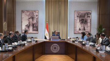 الحكومة تؤكد انخفاض أسعار بعض السلع وتوافرها في الأسواق