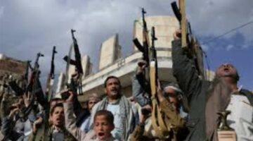 الحوثيون يُعلنون قصف هدفين عسكريين للاحتلال في تل أبيب