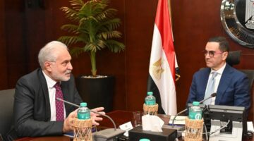 الخطيب يبحث مع “يونيلفر” تعزيز الاستثمار وزيادة فرص التشغيل