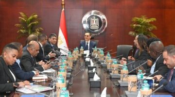 الخطيب يستعرض فرص الاستثمار في التكنولوجيا مع فوداكوم وفودافون مصر
