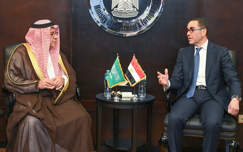 الخطيب يناقش مع أمين المجلس التنسيقي المصري السعودي تسهيل حركة التجارة وتسريع إجراءات الإفراج الجمركي الخطيب يناقش مع أمين المجلس التنسيقي المصري السعودي تسهيل حركة التجارة وتسريع إجراءات الإفراج الجمركي
