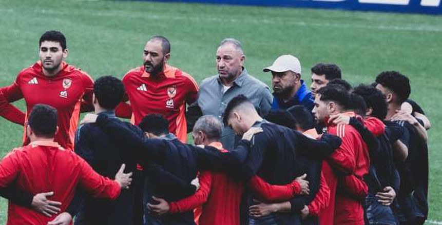 الخطيب ينهي ملف تجديد عقود 4 لاعبين بالأهلي في رحلة جنوب أفريقيا (خاص) الخطيب ينهي ملف تجديد عقود 4 لاعبين بالأهلي في رحلة جنوب أفريقيا (خاص)