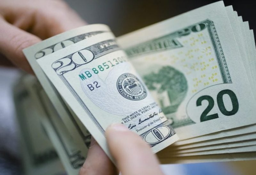 الدولار ينخفض لأدنى مستوى في 10 سنوات أمام الفرنك السويسري الدولار ينخفض لأدنى مستوى في 10 سنوات أمام الفرنك السويسري
