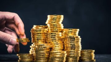 الذهب لمعانه يسطع على إثر مخاوف رسوم ترامب وتراجع الدولار