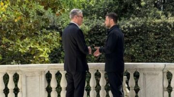 الرئيس الأوكراني يبحث مع رئيس وزراء بريطانيا جهود إنهاء الحرب مع روسيا