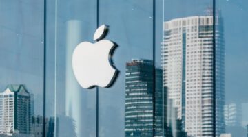 أسهم أبل تتعرض لضغوط أكبر بسبب تهديد ترامب بفرض رسوم جمركية جديدة