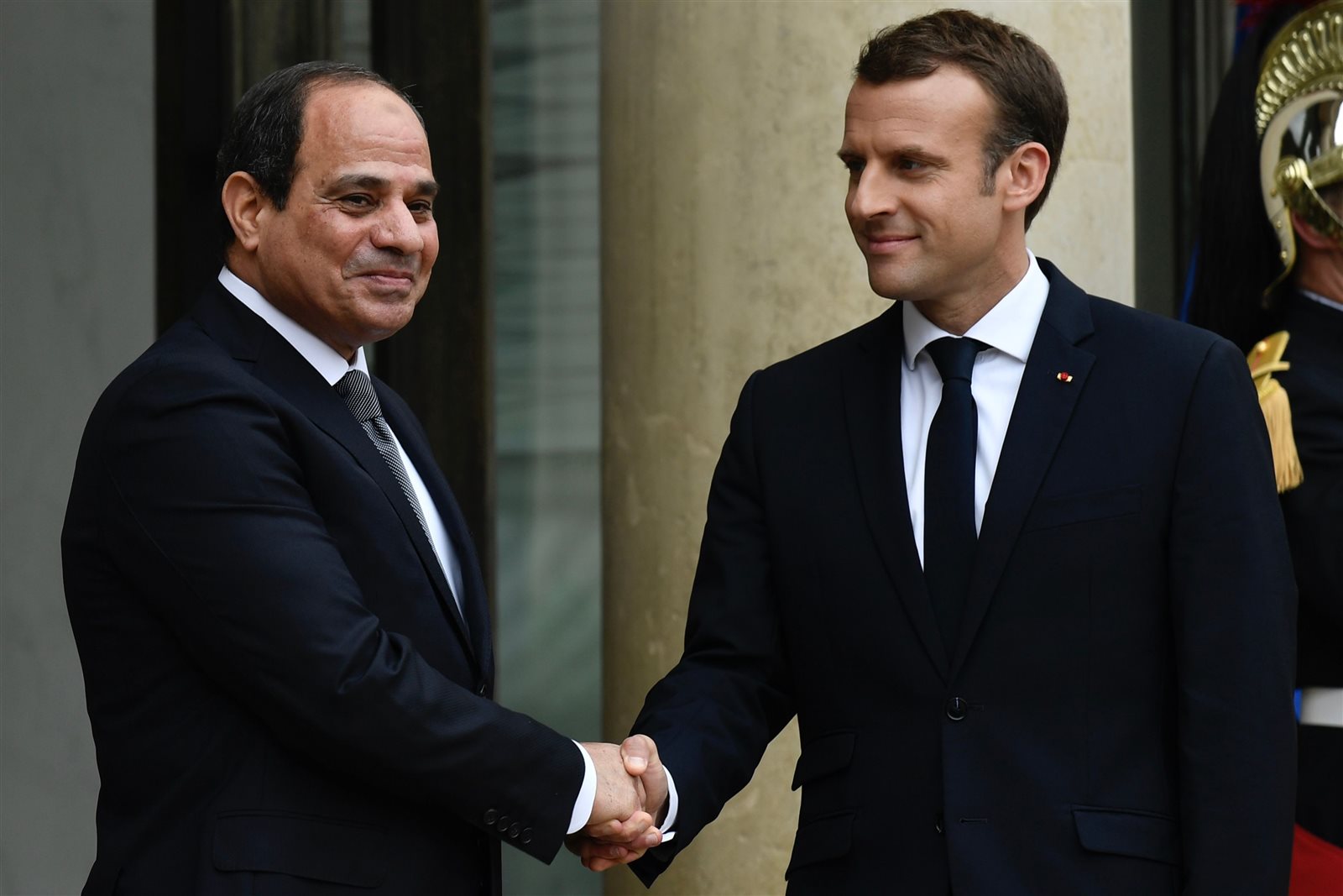 الرئيس السيسى وإيمانويل ماكرون يصلان العريش الرئيس السيسى وإيمانويل ماكرون يصلان العريش