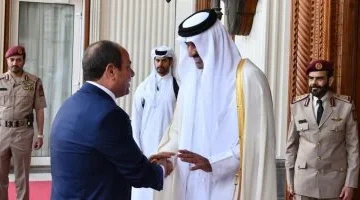 الرئيس السيسى يغادر الدوحة متوجها إلى الكويت
