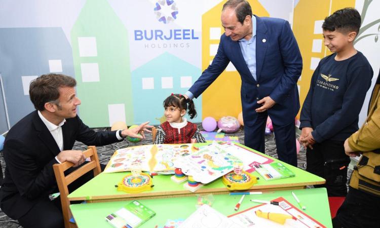 الرئيس السيسي وماكرون يتفقدون مستشفى العريش ويلتقيان عدد من الحرجى الفلسطين الرئيس السيسي وماكرون يتفقدون مستشفى العريش ويلتقيان عدد من الحرجى الفلسطين