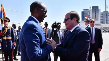 الرئيس السيسي يبحث مع البرهان دعم الاستقرار والتنمية في السودان