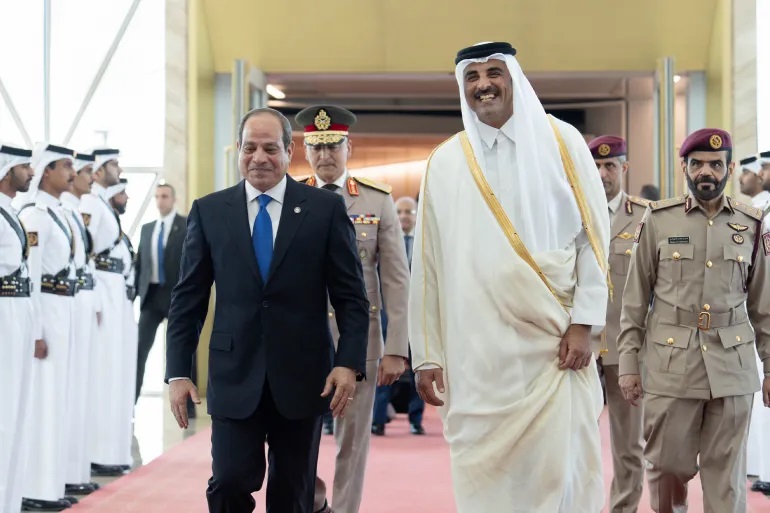 الرئيس السيسي يصل الديوان الأميري في قطر الرئيس السيسي يصل الديوان الأميري في قطر