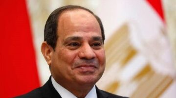 الرئيس السيسي يضع أكاليل من الزهور على النصب التذكاري لشهداء الجيش وقبر الرئيس السادات