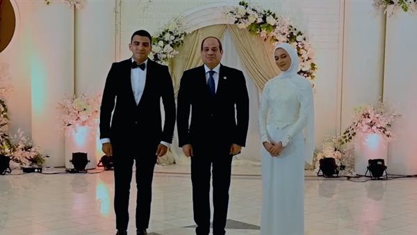 الرئيس السيسي يفي بوعده ويحضر عقد قران ابنة الشهيد العميد مالك مهران الرئيس السيسي يفي بوعده ويحضر عقد قران ابنة الشهيد العميد مالك مهران