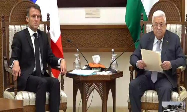 الرئيس الفلسطيني ونظيره الفرنسي يبحثان المستجدات في الأراضي الفلسطينية الرئيس الفلسطيني ونظيره الفرنسي يبحثان المستجدات في الأراضي الفلسطينية