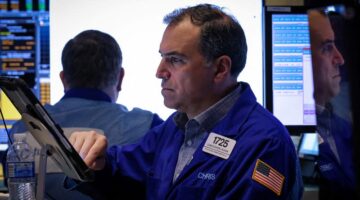 مؤشر داو جونز يرتفع بمقدار 1100 نقطة وزيادة ستاندرد آند بورز بنسبة 3.3% بعد التوصل إلى اتفاق بين الولايات المتحدة والصين.