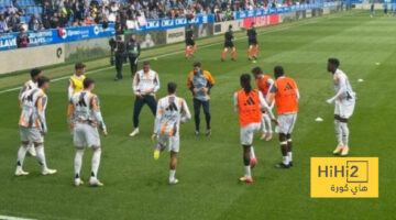 الريال يؤدي عمليات الإحماء الأخيرة قبل لقاء ألافيس