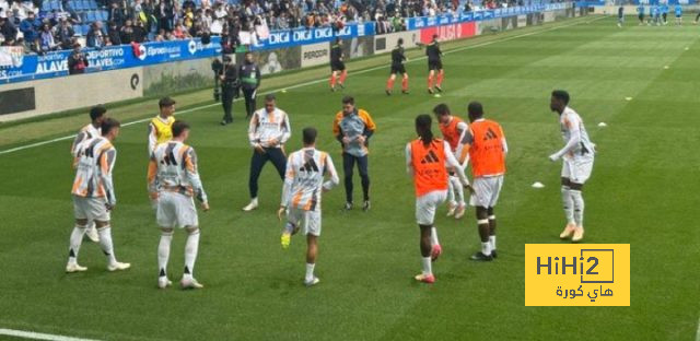 الريال يؤدي عمليات الإحماء الأخيرة قبل لقاء ألافيس الريال يؤدي عمليات الإحماء الأخيرة قبل لقاء ألافيس