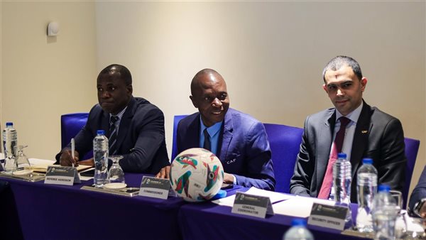 الزمالك بزيه التقليدي أمام ستيلينبوش الجنوب أفريقي الزمالك بزيه التقليدي أمام ستيلينبوش الجنوب أفريقي